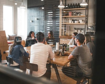Warum Meetings die schlechteste Form der Entscheidungsfindung sind &ndash; und was besser funktioniert
